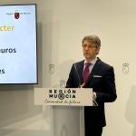 El consejero de Economía, Hacienda y Empresa, Luis Alberto Marín, en rueda de prensa