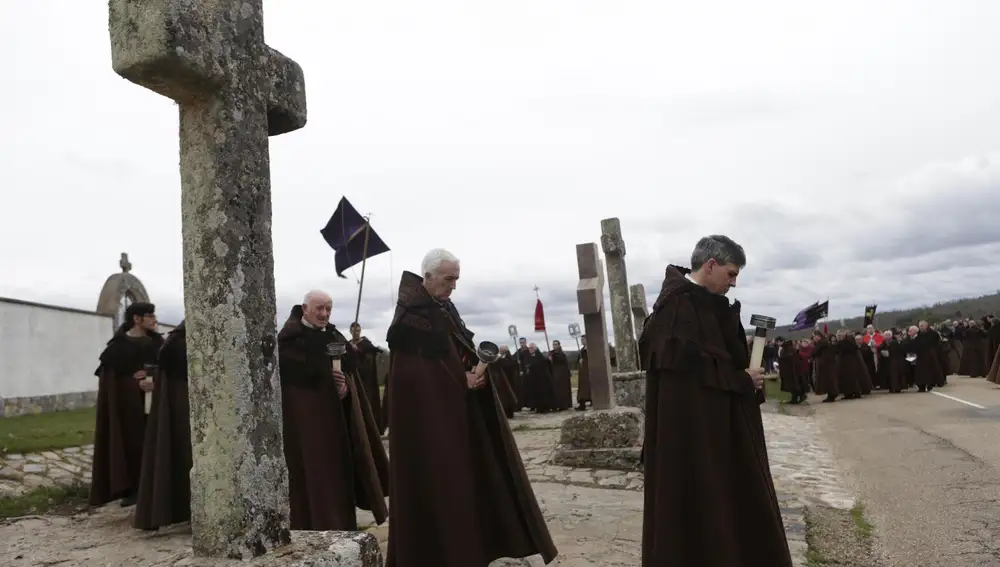Desfile procesional de 'Las Capas' de Bercianos de Aliste (Zamora)