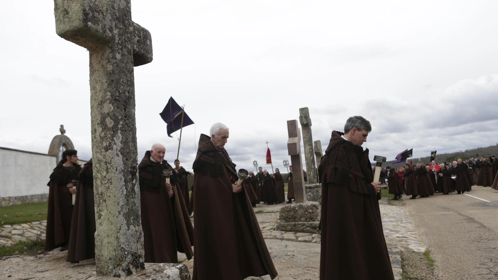 Desfile procesional de 'Las Capas' de Bercianos de Aliste (Zamora)