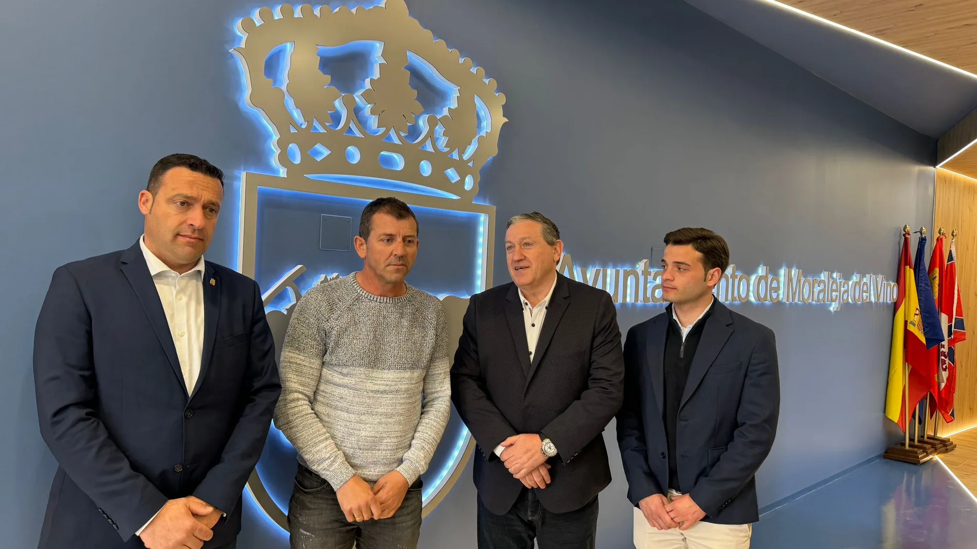El presidente de la Diputación de Zamora, Javier Faúndez, visita el Ayuntamiento de Moraleja del Vino