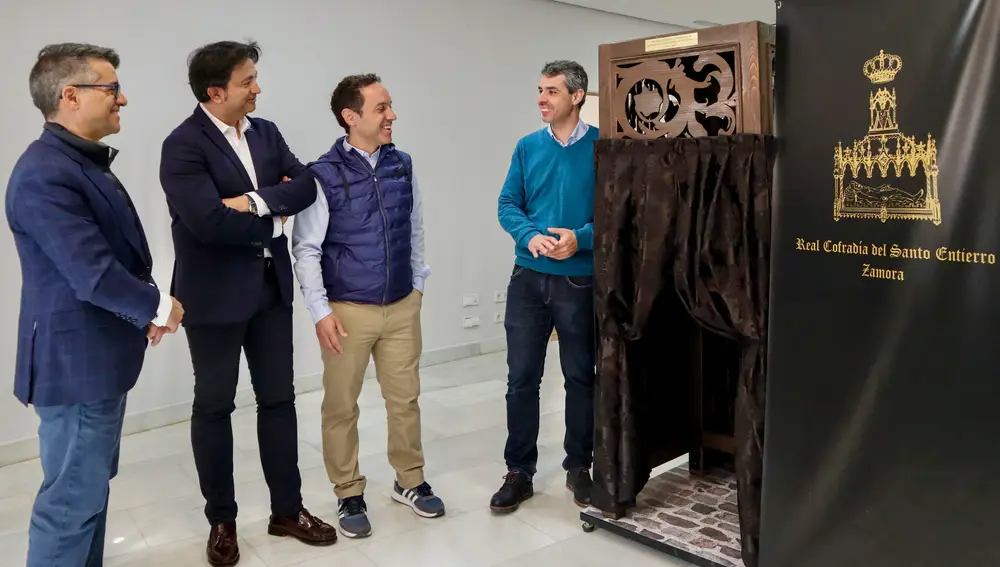 Ser costalero y sentir el peso de un paso: llega el simulador a la Semana Santa