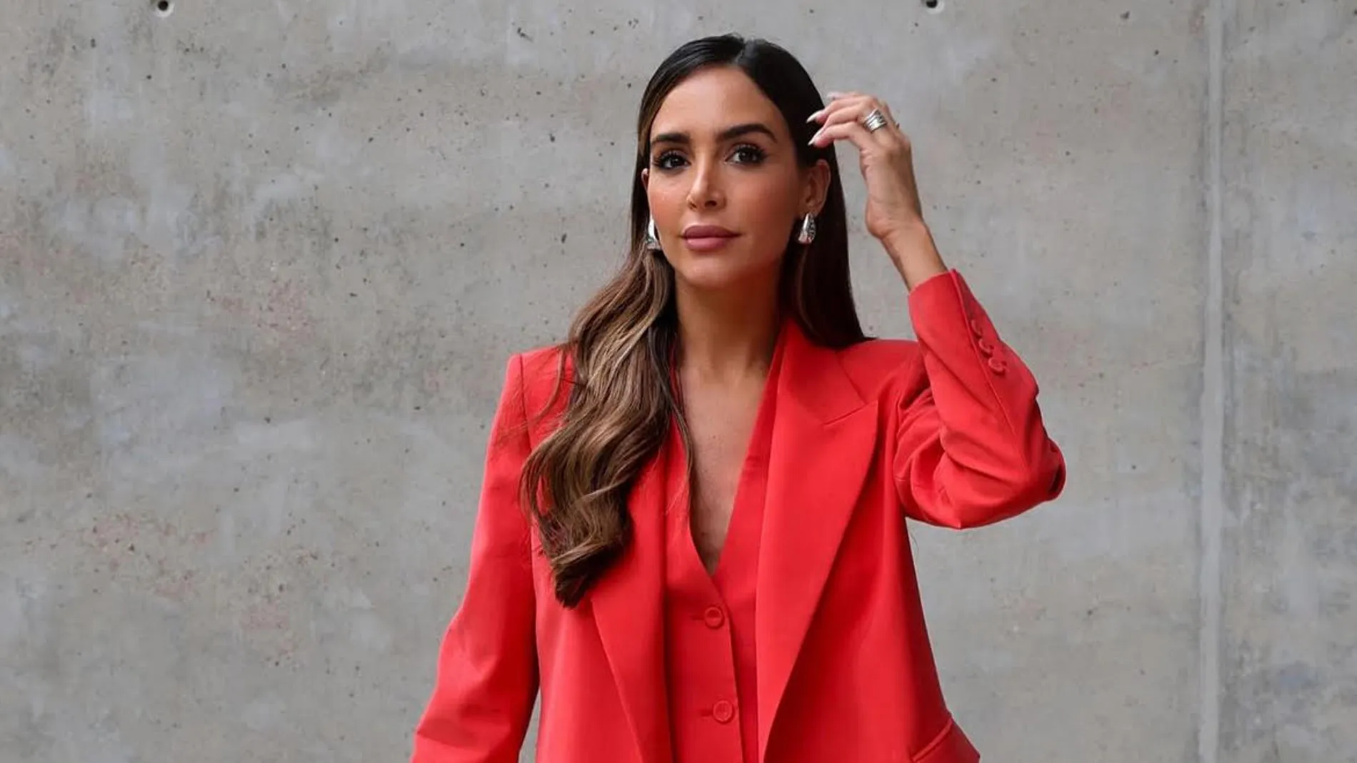 Rocío Osorno con traje de Mango.