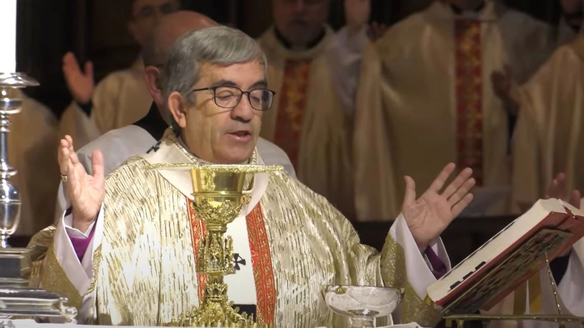 El arzobispo de Valladolid, Luis Argüello, durante la Misa Crismal