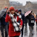 Storm Nelson brings windy weather to London