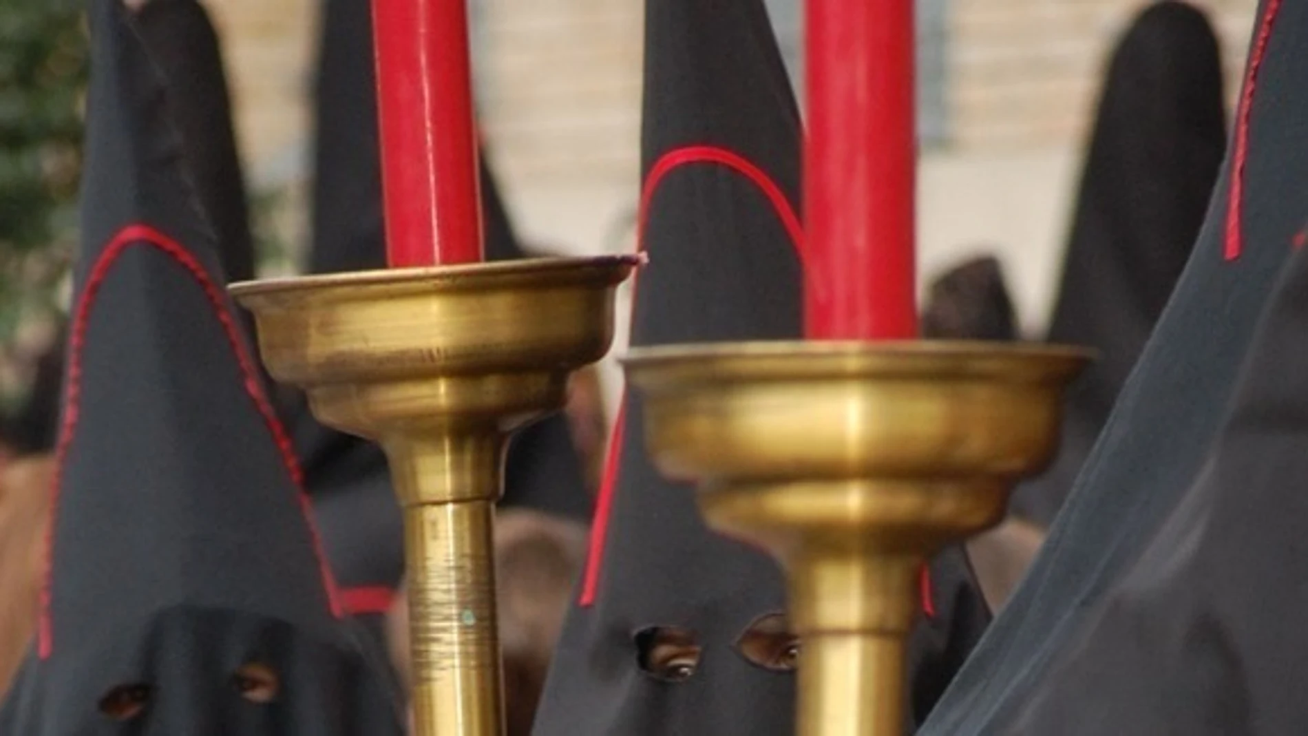 El Jueves Santo es un día de pena en el que la Archicofradía de la Preciosísima Sangre de Nuestro Señor Jesucristo saca a las calles de Murcia una procesión solemne, la de la Soledad