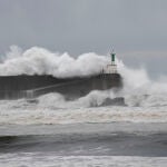 Dos muertos al ser arrastrados por el fuerte oleaje en medio de un temporal en España