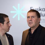 EH Bildu se presenta a las elecciones vascas del 21 de abril en una tendencia ascendente que le coloca en posición de alternativa real al PNV