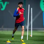 Fútbol.- Pedri empieza a hacer trabajo de campo y se acerca a la recuperación