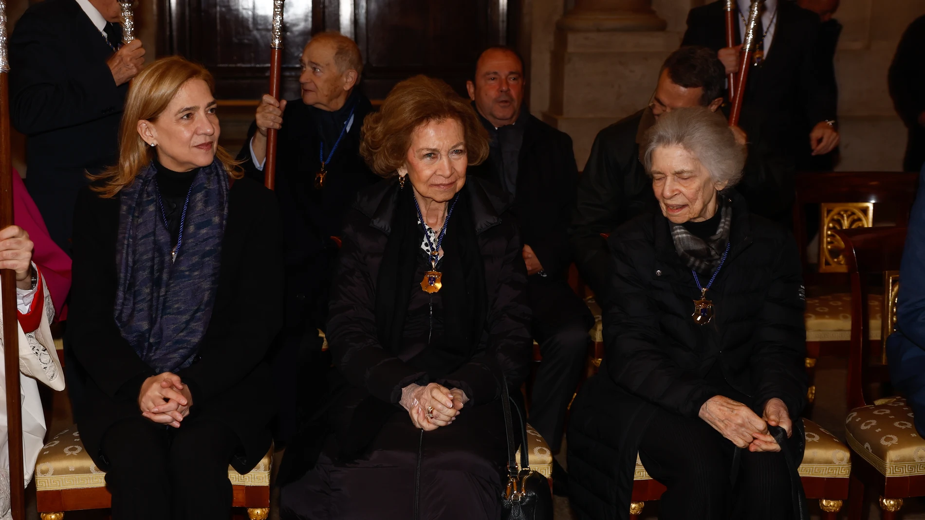La Reina Sofía y la Infanta Cristina en la procesión del Cristo de los Alabarderos.