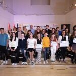Foto de familia de los premiados en la edición del pasado año con la consejera Rocío Lucas
