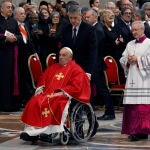 El Papa durante la celebración de la misa de Viernes Santo