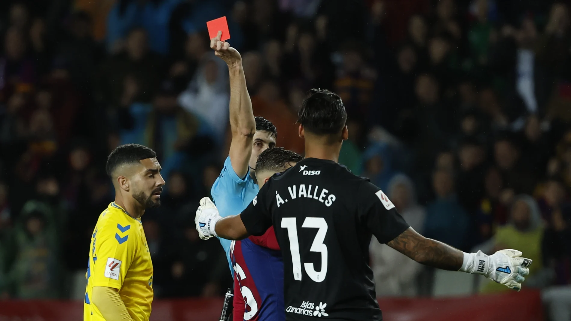 Álvaro Valles ve la roja directa