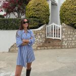 María Pombo con vestido camisero.