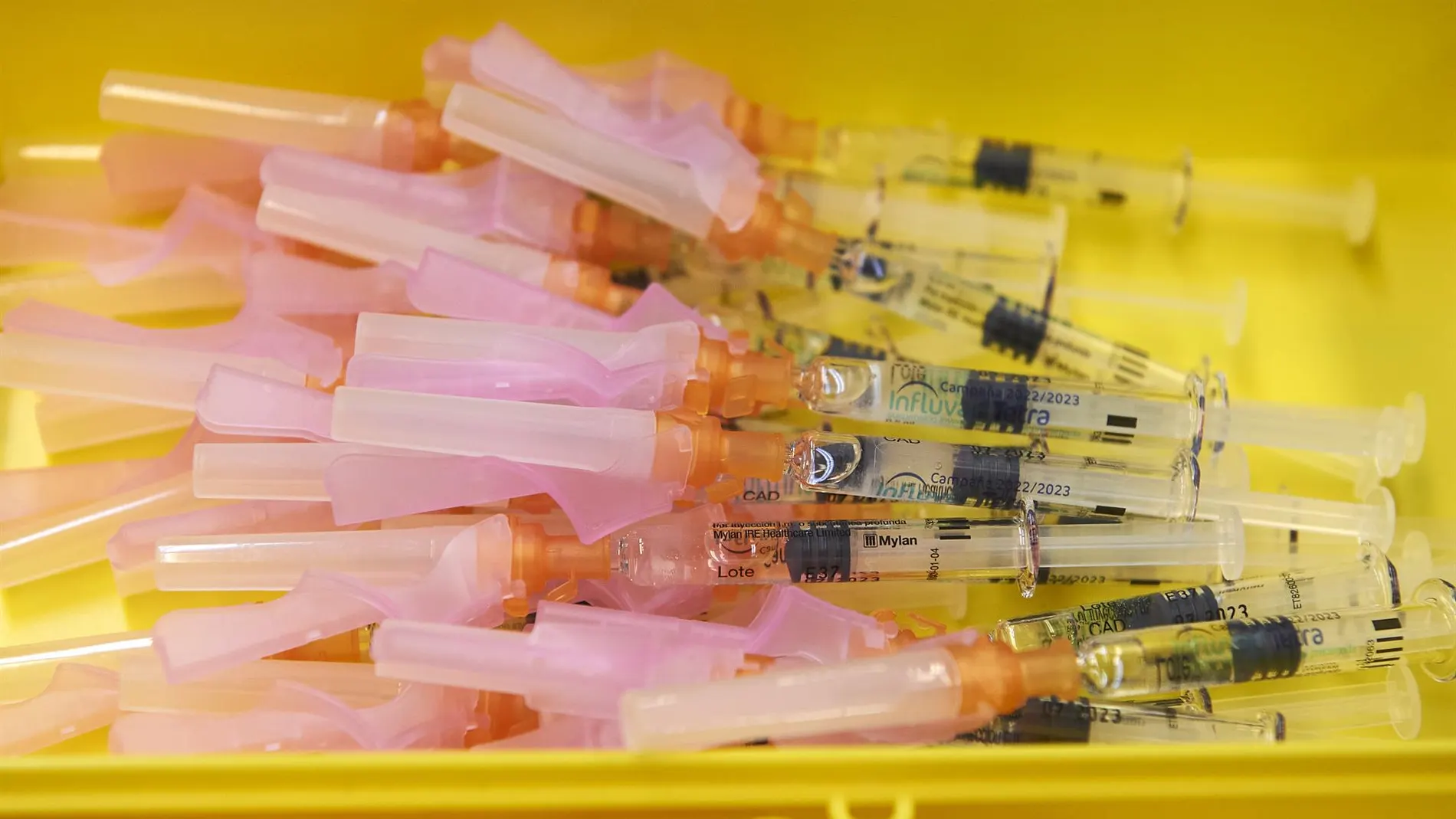 Los pediatras advierten de que "no se alcanza la cobertura deseable" en la vacunación de tosferina en las embarazadas
