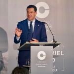 El presidente de la Junta de Andalucía, Juanma Moreno, durante su intervención en el encuentro empresarial, a 1 de abril de 2024, en Málaga, Andalucía (España). El presidente de la Junta de Andalucía, Juanma Moreno, participa en un encuentro organizado por el Círculo Empresarial de Málaga