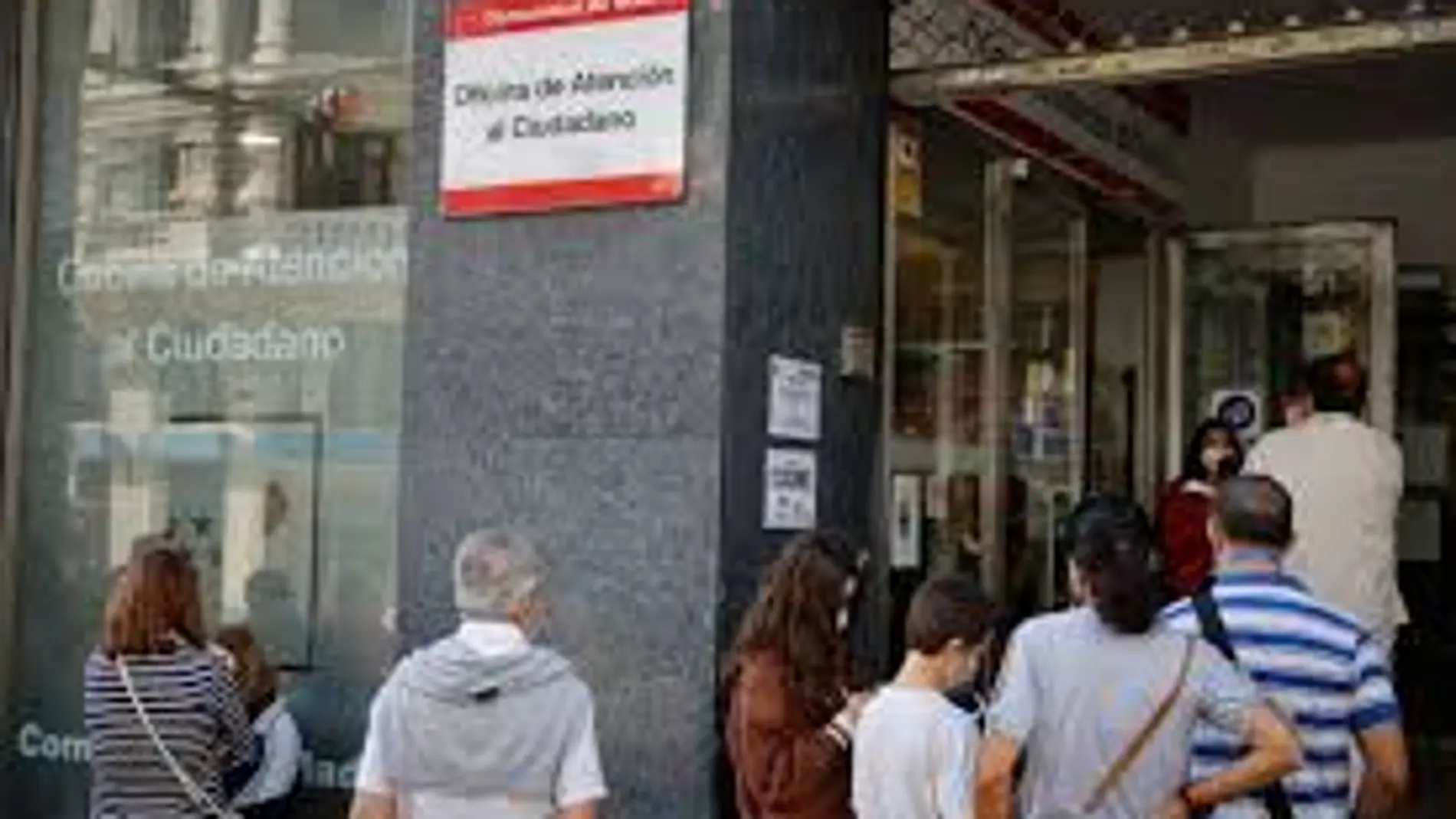 Madrid pondrá un puesto preferente en la Oficina de Atención al Ciudadano para mayores y personas con discapacidad