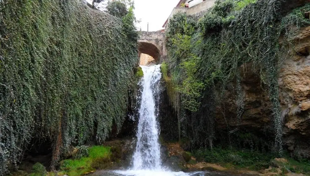 Imagen de una de las cascadas de Tobera