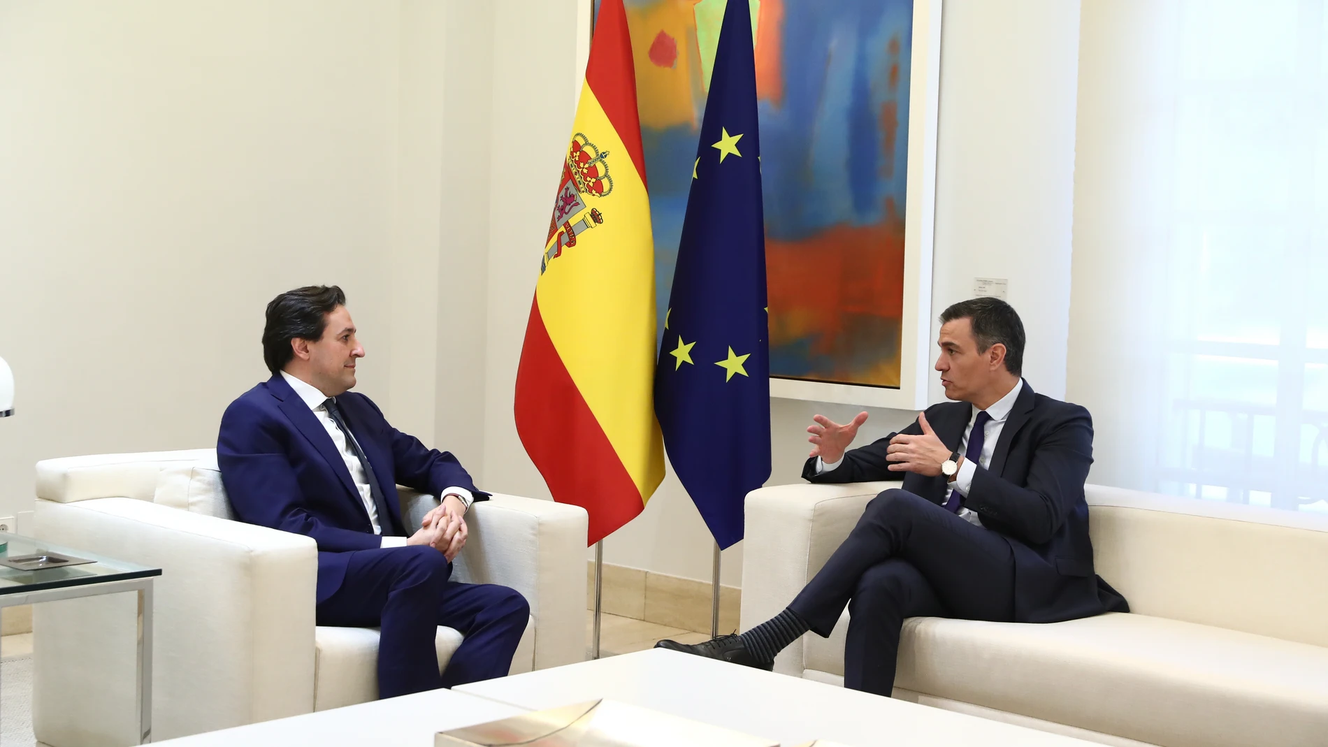 MADRID, 05/04/2024.- El presidente del Gobierno, Pedro Sánchez, se reúne con el vicepresidente de IBM y director mundial de IBM Research, Darío Gil, este viernes en el Palacio de la Moncloa. EFE/ Fernando Calvo/Pool Moncloa SOLO USO EDITORIAL/SOLO DISPONIBLE PARA ILUSTRAR LA NOTICIA QUE ACOMPAÑA (CRÉDITO OBLIGATORIO)