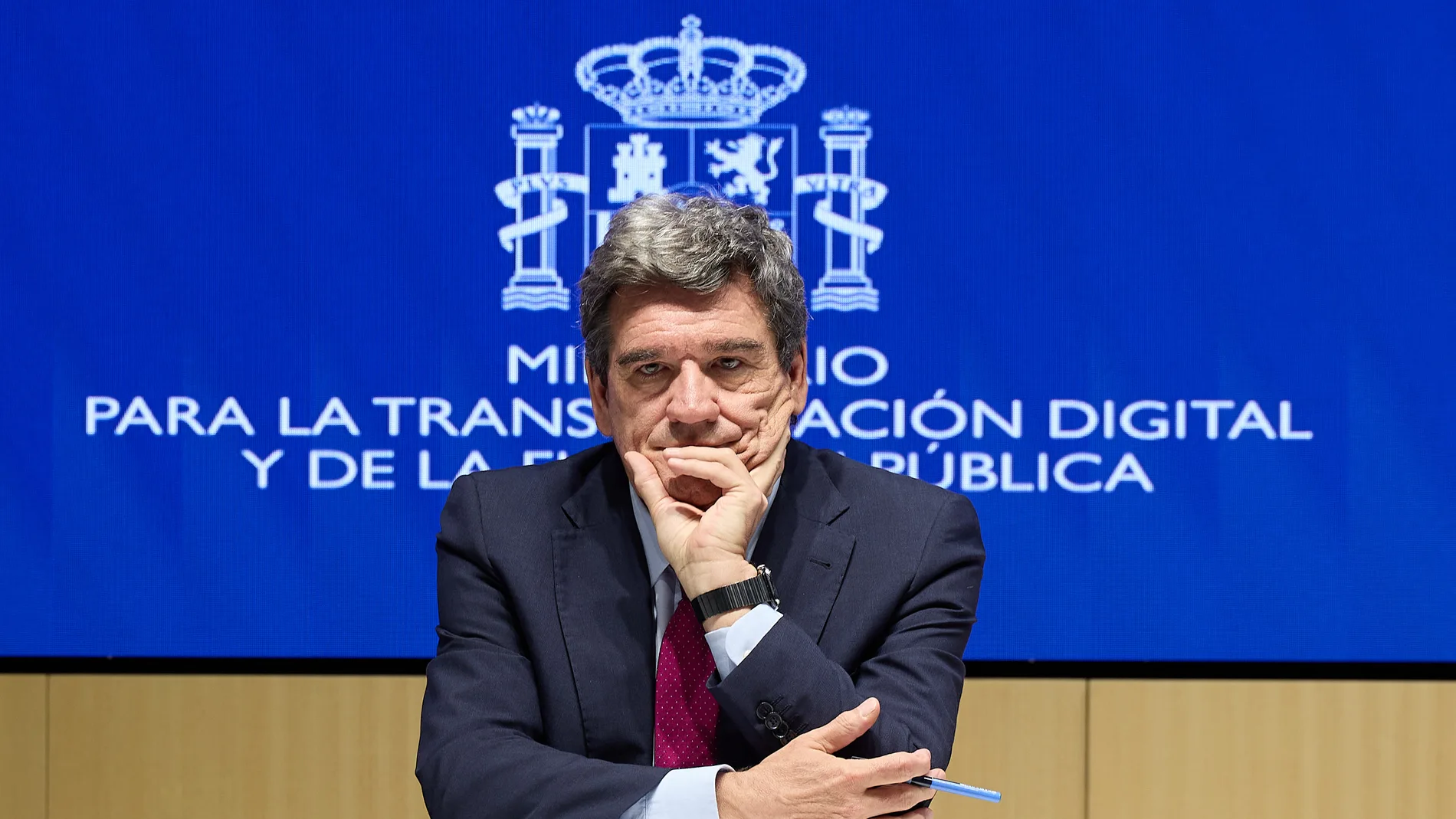 El ministro para la Transformación Digital y de la Función Pública, José Luis Escrivá, durante un acto para impulsar la agenda nacional de IA y construir modelos en español, en la sede del Ministerio, a 5 de abril de 2024, en Madrid (España). El Ministerio para la Transformación Digital y la Función Publica e IBM han firmado hoy un Memorando de Entendimiento para impulsar la agenda nacional de inteligencia artificial (IA) y crear modelos fundacionales nativos en lengua española y lenguas coof...