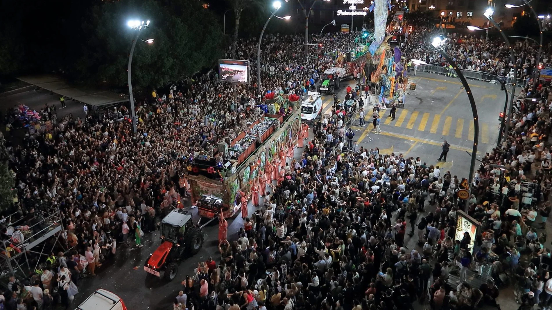 Imagen del desfile del Entierro de la Sardina, acontecimiento que pone el broche final a las Fiestas de Primavera