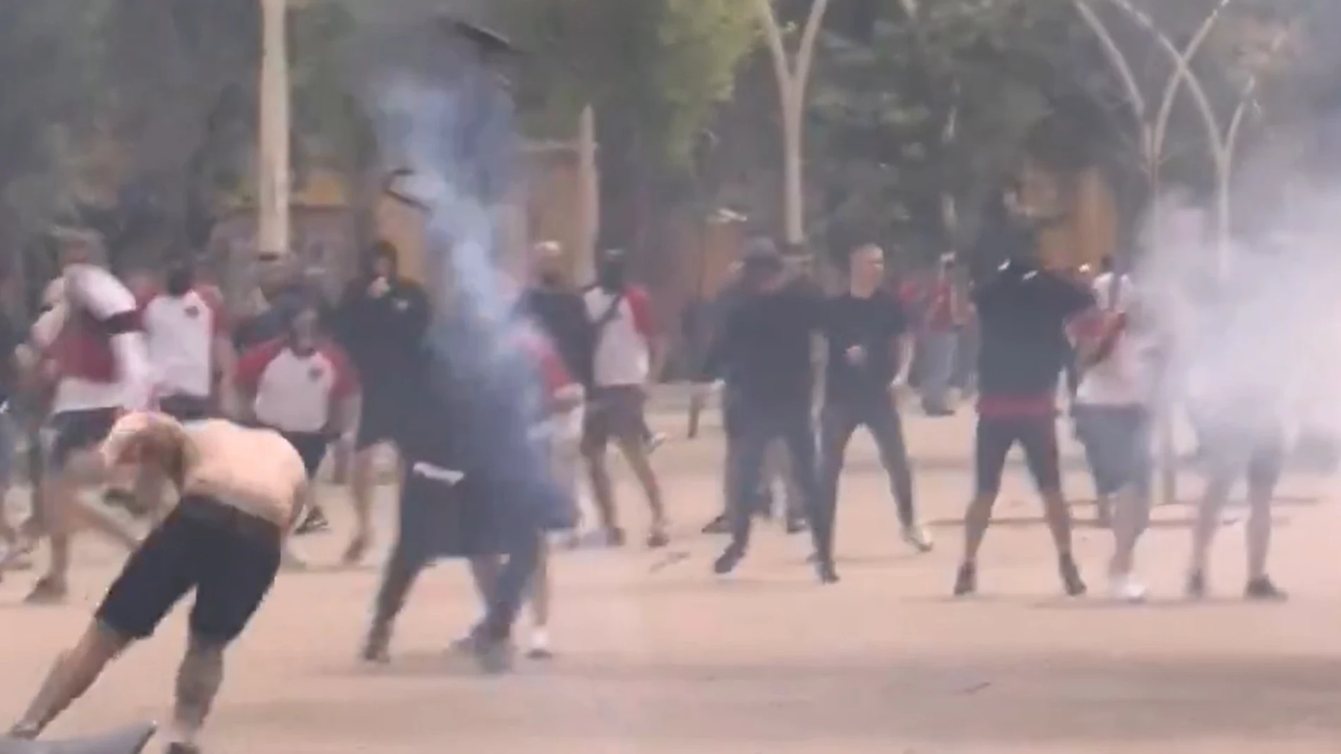 Imagen de la pelea previa a la final de la Copa del Rey entre el Athletic Club y el Real Club Deportivo Mallorca