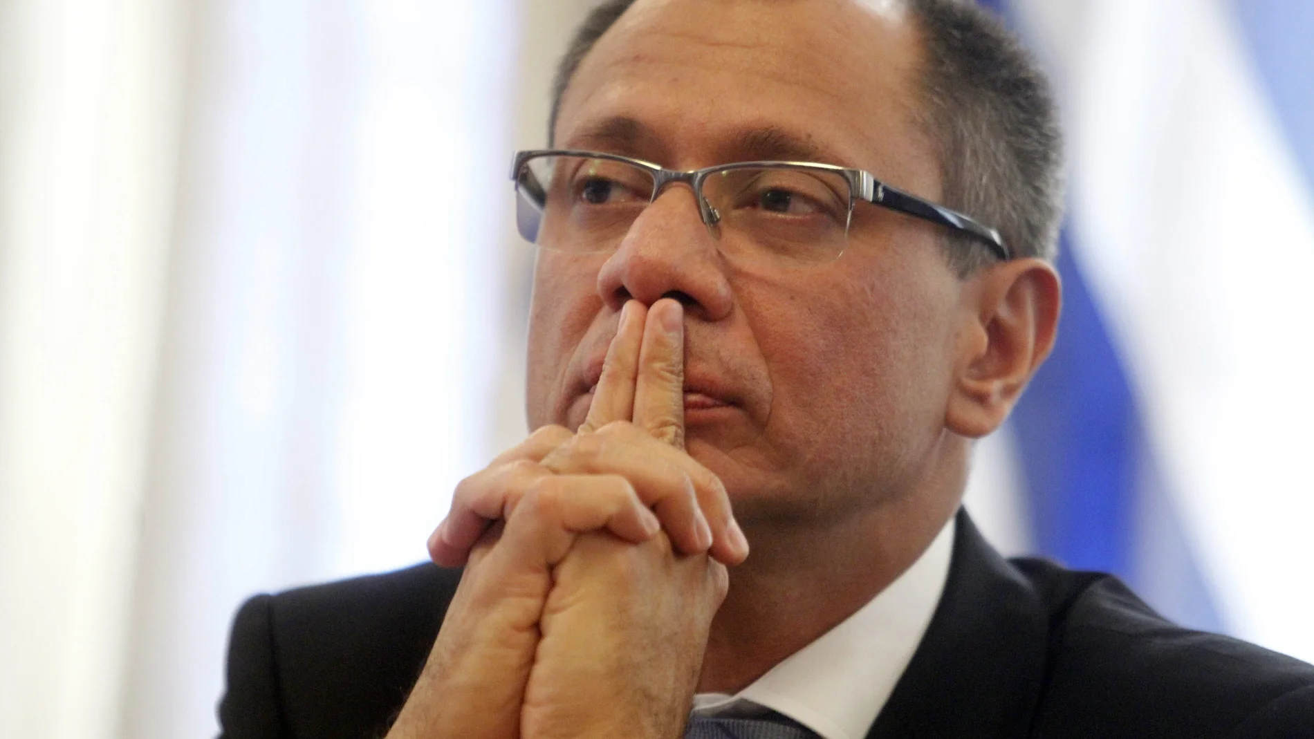 MON04. MONTEVIDEO (URUGUAY), 06/04/2024.- Fotografía de archivo fechada el 29 de mayo de 2014 que muestra al vicepresidente de Ecuador, Jorge Glas, durante una visita a Montevideo (Uruguay). El exvicepresidente de Ecuador Jorge Glas, uno de los hombres fuertes del Gobierno de Ecuador durante el mandato presidencial de Rafael Correa (2007-2017), vuelve a estar detenido, como lo ha estado la mayor parte de los más de seis años que han pasado desde que dejó el cargo, involucrado en condenas e im...