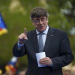 El candidato de JxCat y expresidente de la Generalitat, Carles Puigdemont, protagoniza un acto en Elna, en el sur de Francia, para presentar su candidatura a las elecciones catalanas del 12 de mayo. 