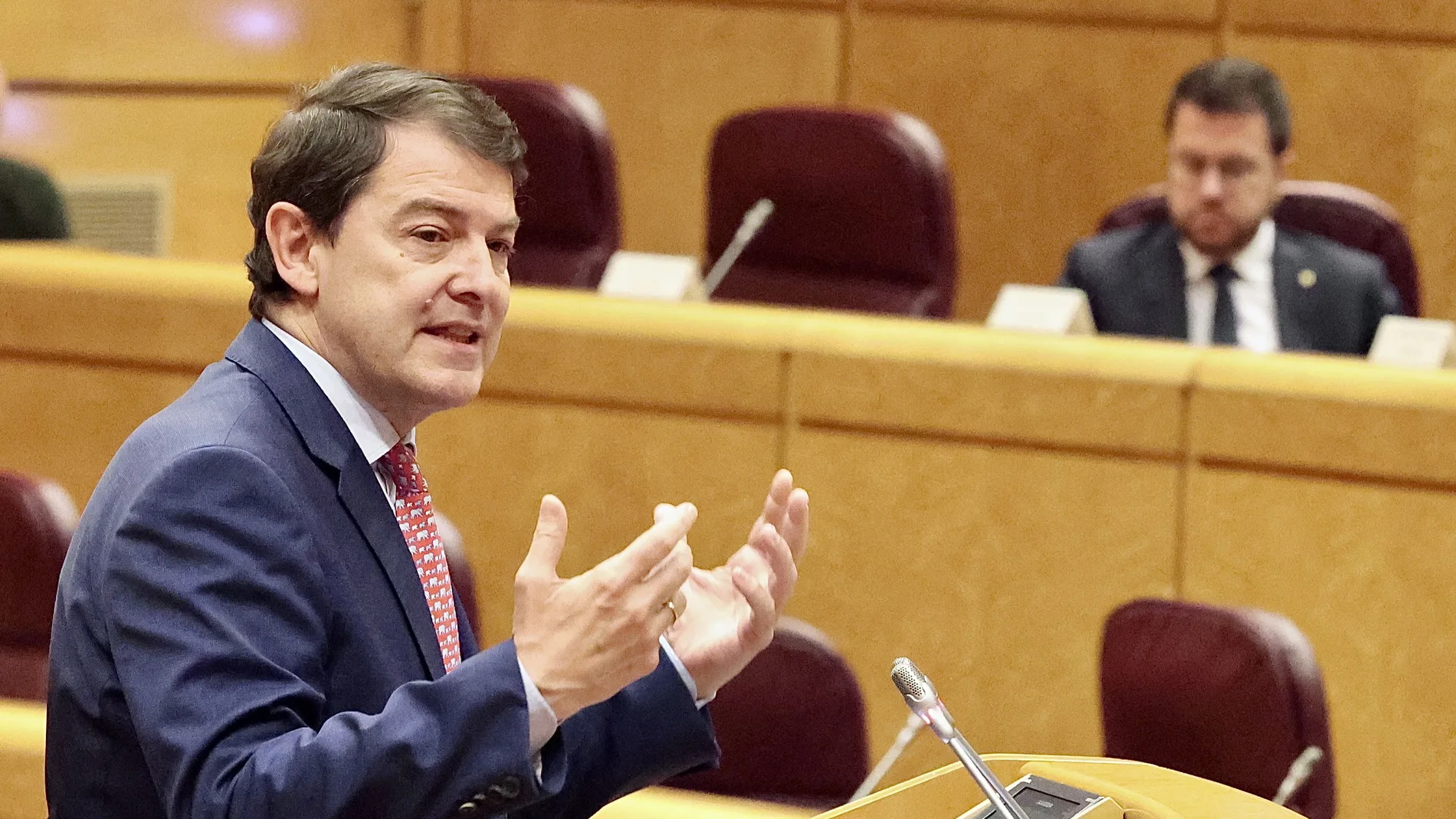 Mañueco interviene en el Senado en presencia del presidente de la región de Cataluña, Pere Aragonés