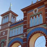 La imagen de Cruzcampo está presente en la portada de la Feria por sus 120 años de historia