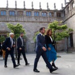  El presidente de la Generalitat, Pere Aragonès, acompañado de la vicepresidenta Laura Vilagrà, a su llegada a la reunión semanal del Consell Executiu, mientras los partidos políticos continúan con sus actos de la precampaña de las elecciones catalanas del 12M. 