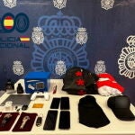 La Policía Nacional detiene en Elche a dos individuos que portaban una caja fuerte recién sustraída en un domicilio de Catral