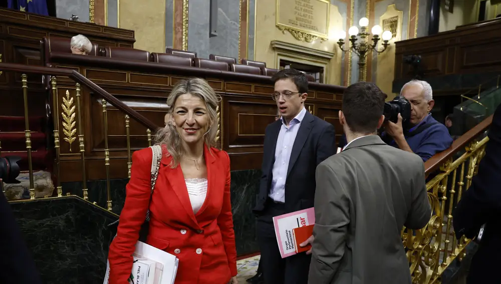 Yolanda Díaz con blazer roja.