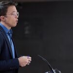 Errejón replica a las críticas de Abascal a la visita de Sánchez en Cuelgamuros: "Hace falta ser fascista"