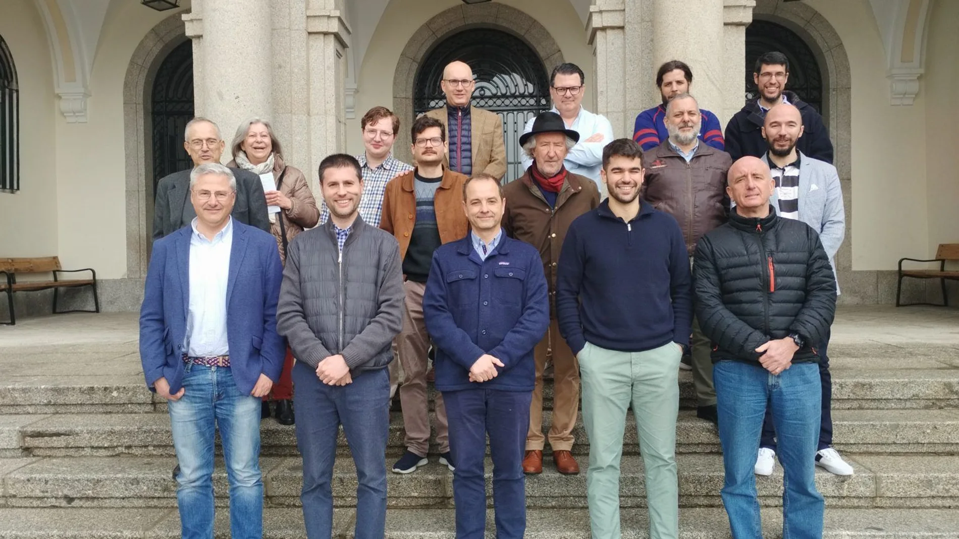Foto de familia de los participantes al Seminario