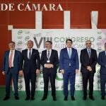 Foto de familia del reelegido presidente junto a Mañueco, Borra, Vázquez, Sen, Cabero, Alonso y González Gago
