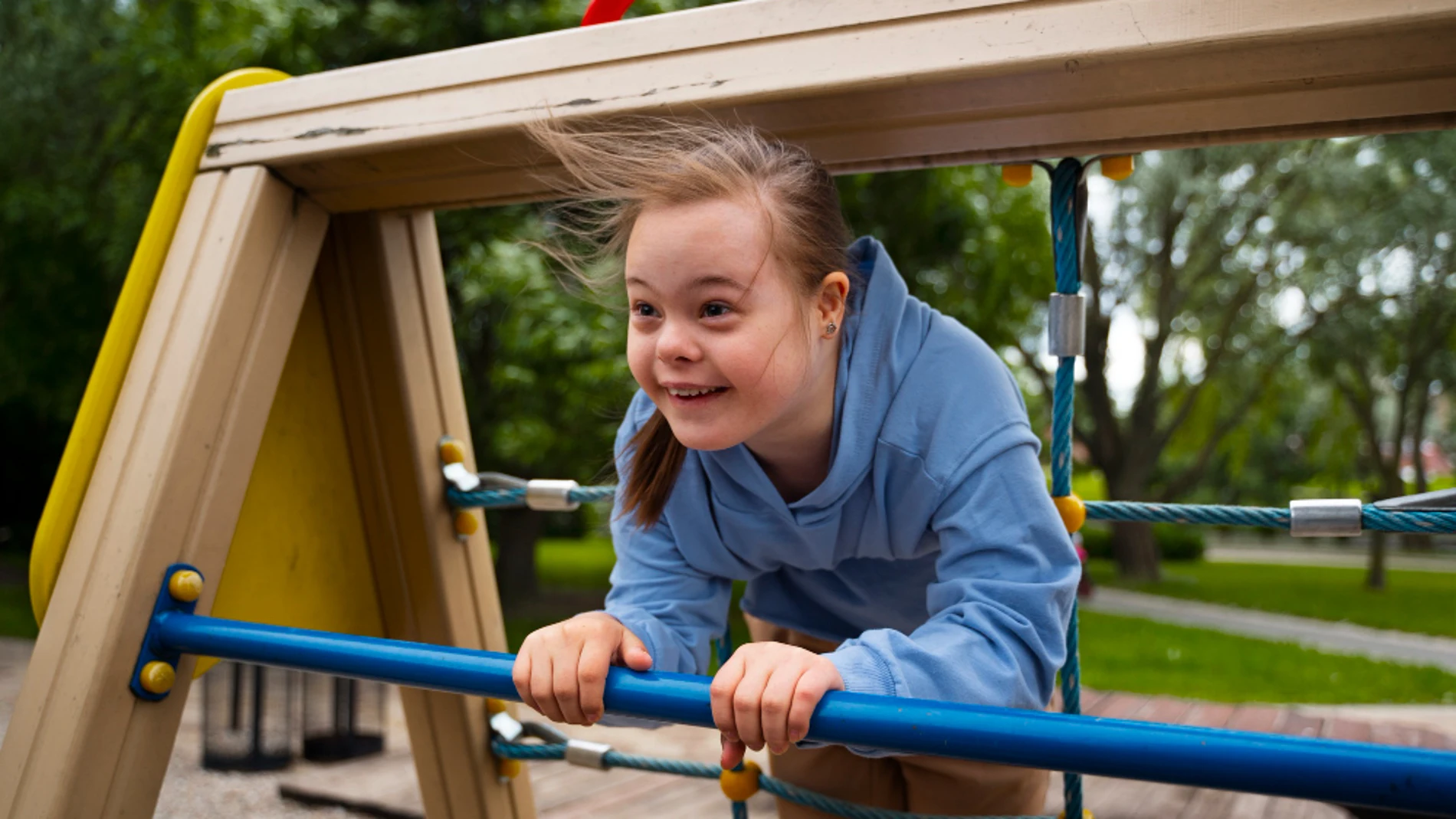 Un implante experimental mejora el desarrollo cognitivo y la apnea en un niño con síndrome de Down