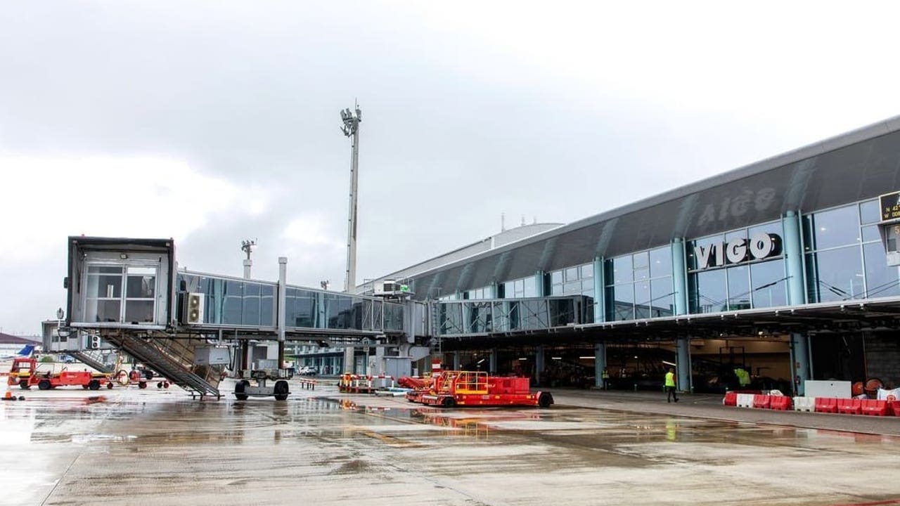 Un vuelo de Vigo a Madrid despega con retraso porque el operario del combustible… ¡se quedó dormido!