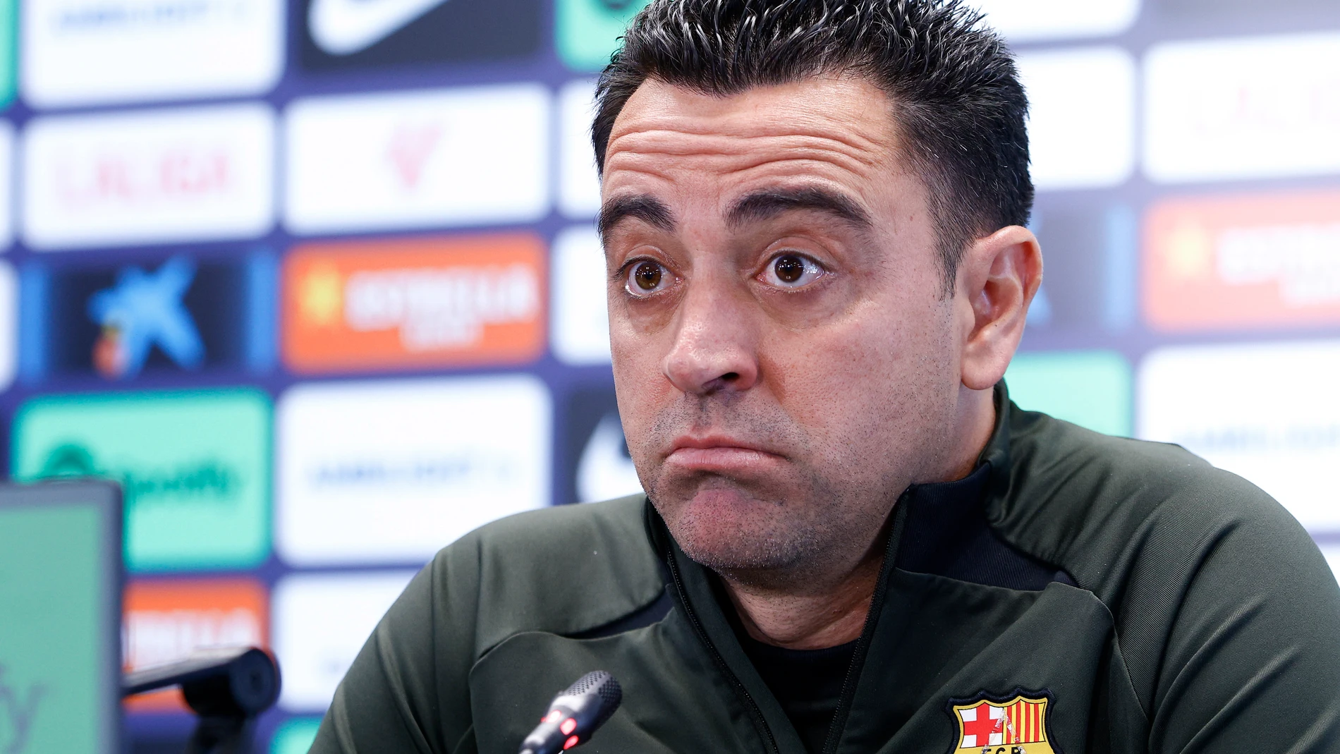 GRAFCAT2725 Sant Joan Despí (BARCELONA) 12/04/2024.- El entrenador del Fc Barcelona, Xavi Hernández, durante la rueda de prensa posterior el entrenamiento del primer equipo en las instalaciones de Sant Joan Despí y previa al partido de jornada 11 de LaLiga EA Sports contra el Cádiz CF. EFE/Quique Garcia