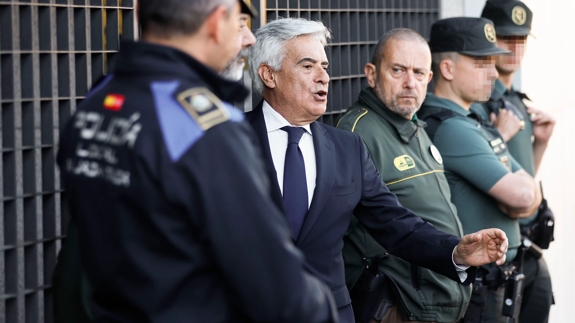 MADRID, 12/04/2024.- El expresidente de la Comisión Gestora de la Federación Española de Fútbol (RFEF) y aspirante a la presidencia de esta, el extremeño Pedro Rocha, declara este viernes como testigo del caso Brody, en el que se investiga posible corrupción en los contratos de federativos en el mandato de Luis Rubiales. EFE/ Rodrigo Jiménez