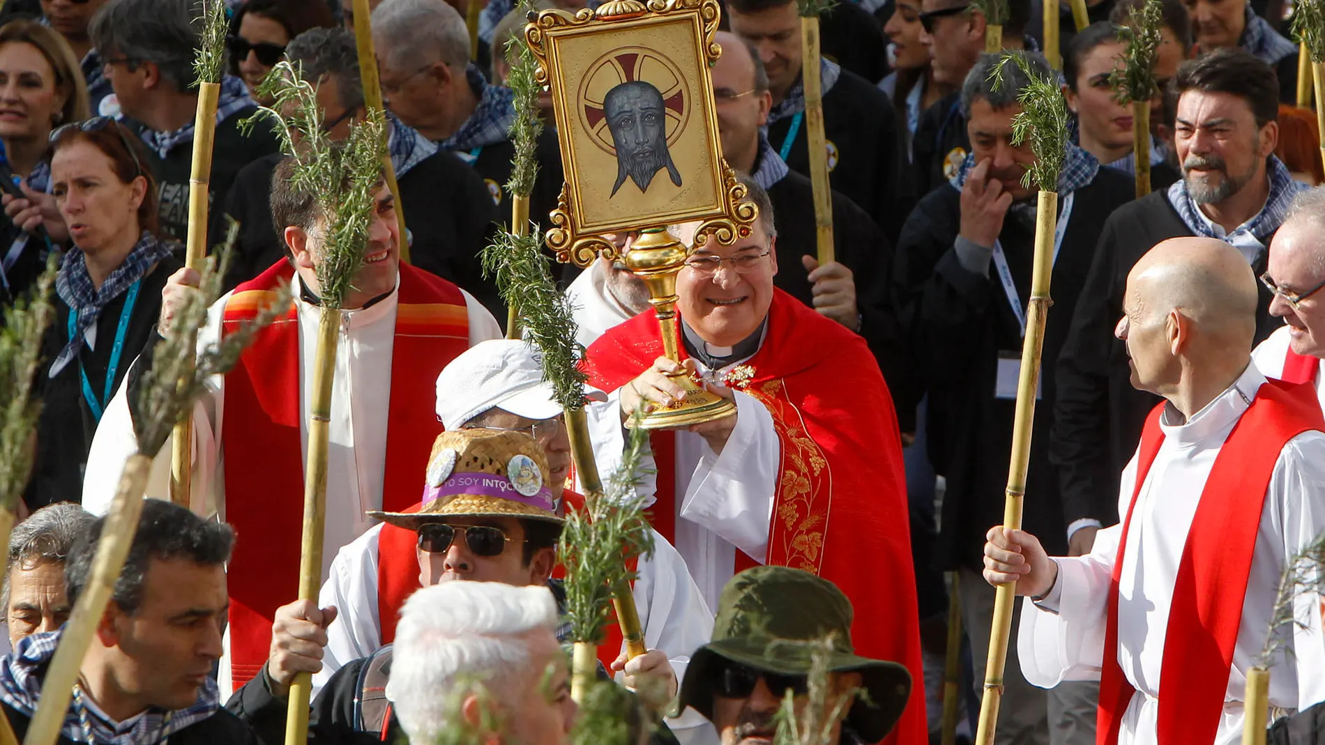 La romería de la Santa Faz en Alicante venera uno de los pliegues del velo con el que la Verónica limpió el rostro de Jesucristo en su camino al monte Calvario.