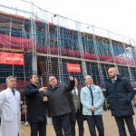 Fernández Mañueco y Alejandro Vázquez durante una reciente visita a las obras del hospital de Palencia