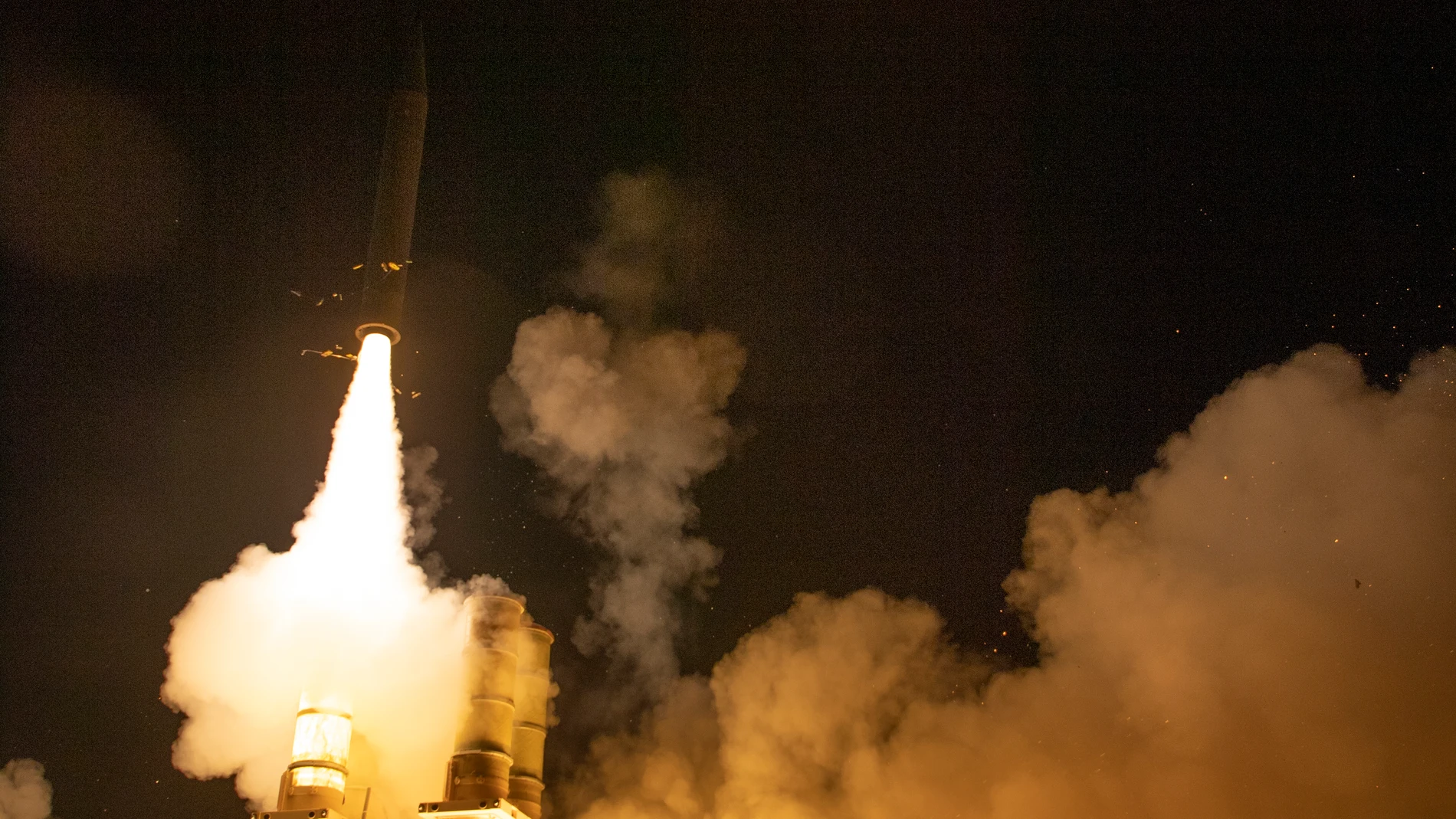 (220118) -- JERUSALEM, Jan. 18, 2022 (Xinhua) -- An Arrow-3 interceptor is launched at a test site in central Israel on Jan. 18, 2022. Israel and the United States have completed a successful flight test of the Arrow-3 ballistic missile interceptor, the Israeli Ministry of Defense announced on Tuesday. (Foto de ARCHIVO) 18/01/2022