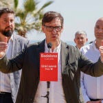El primer secretario del PSC y candidato a la presidencia de la Generalitat, Salvador Illa, en Badalona (Barcelona),
