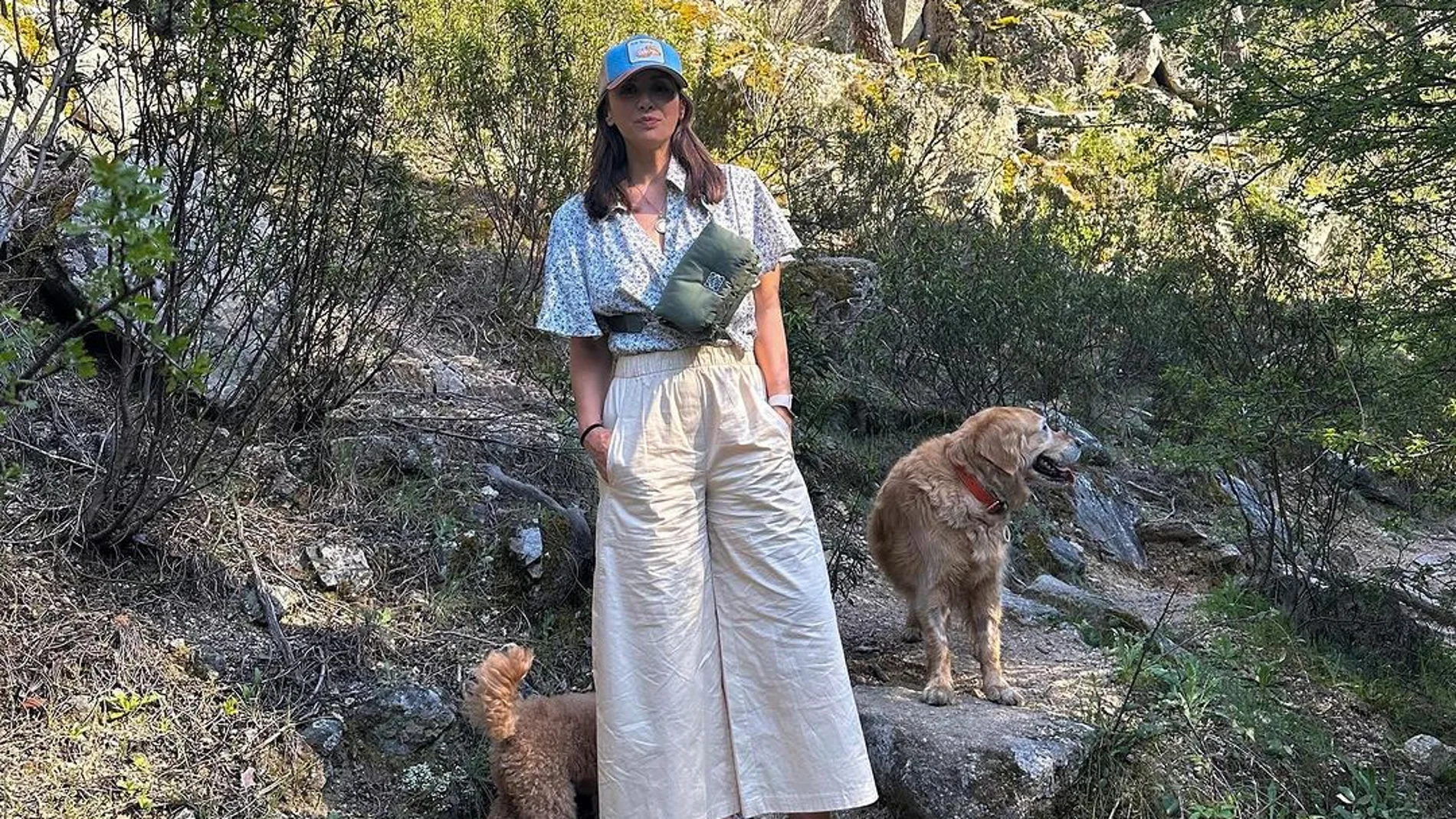 Tamara Falcó con su look de excursión.