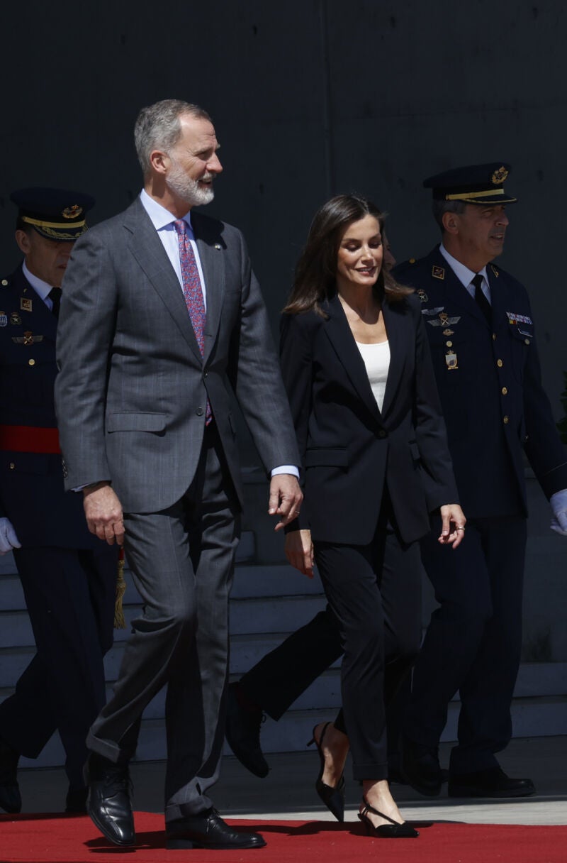 El look de viaje de la Reina Letizia.