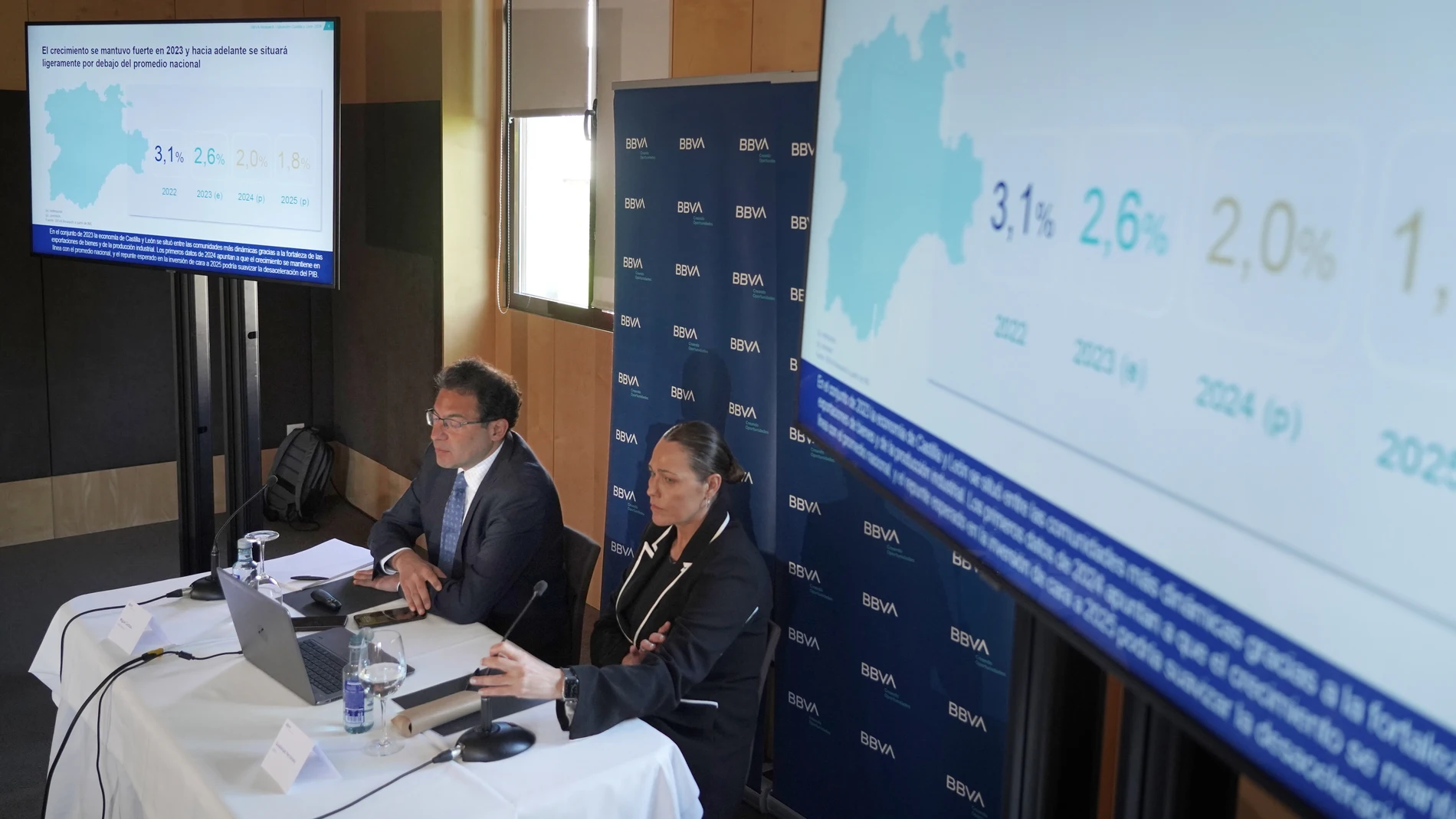 El economista jefe para España de BBVA Research, Miguel Cardoso, y la directora territorial Noroeste de BBVA, Guadalupe Hernández, presentan una nueva edición del informe anual de BBVA Research ‘Situación Castilla y León’