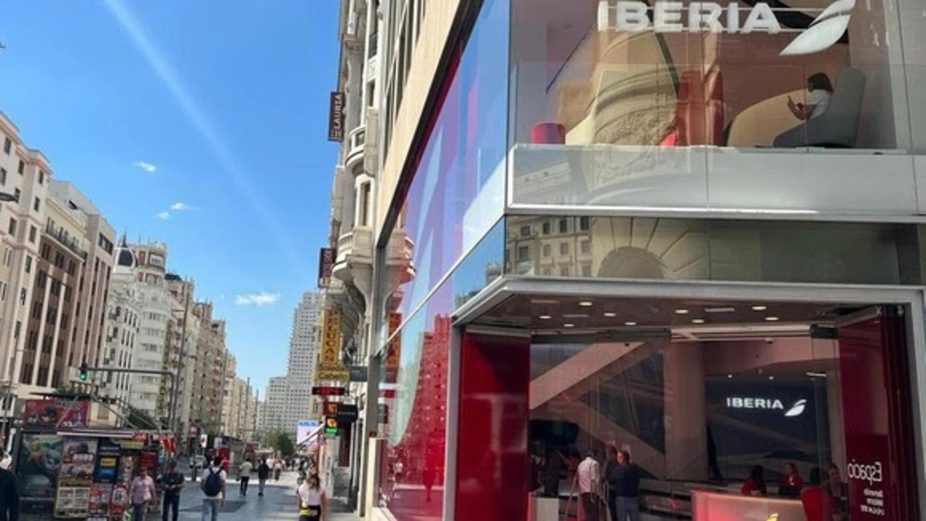 Espacio Iberia en Gran Vía de Madrid. IBERIA 16/04/2024