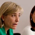 La consellera de Justicia, Elisa Nuñez (i), junto a la portavoz del Gobierno valenciano, Ruth Merino, tras el pleno del Consell