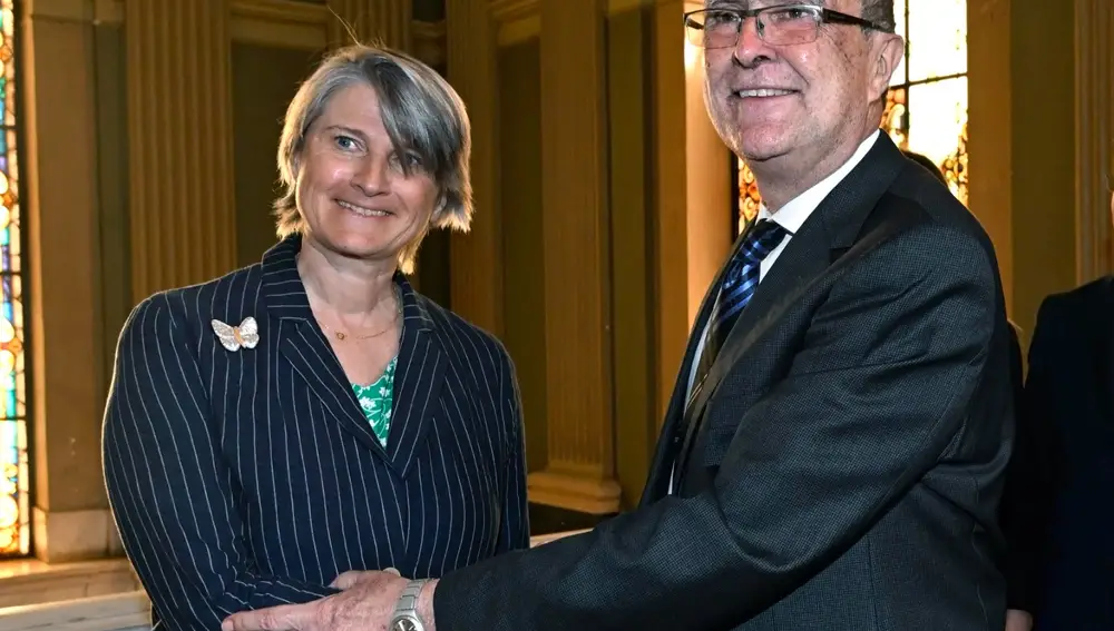 La directora general de Ouigo, Helène Valenzuela, junto al alcalde de Murcia, José Ballesta