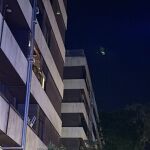 Imagen del edificio incendiado esta noche